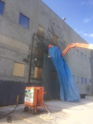 Fachada externa de faculdade